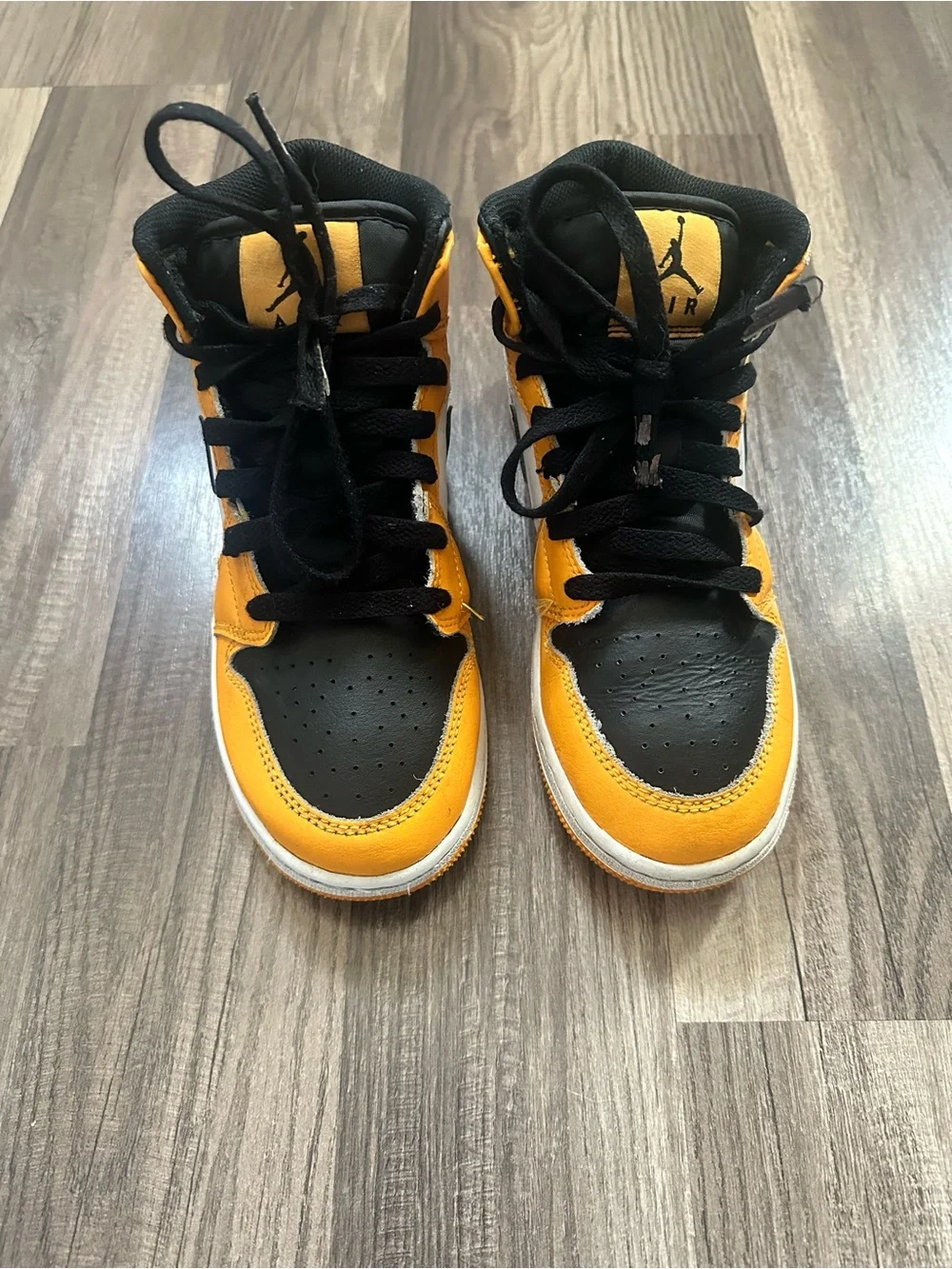 Nike Jordan 1 mid taxi yellow black size 4